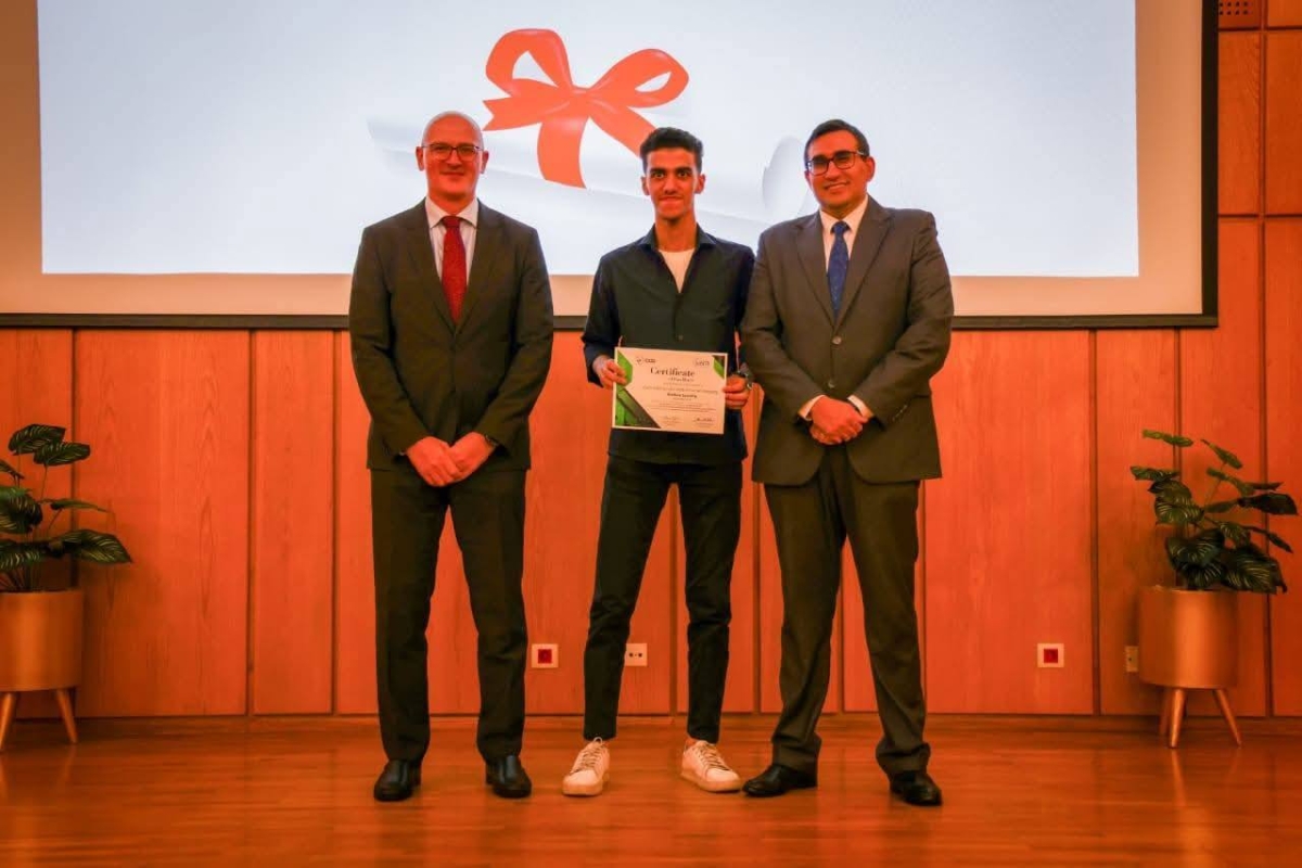 رئيس جامعة بنها يهنىء الطالب محمد حجازي لاختياره ضمن أفضل 20 خريج على مستوى التدريب الصيفي